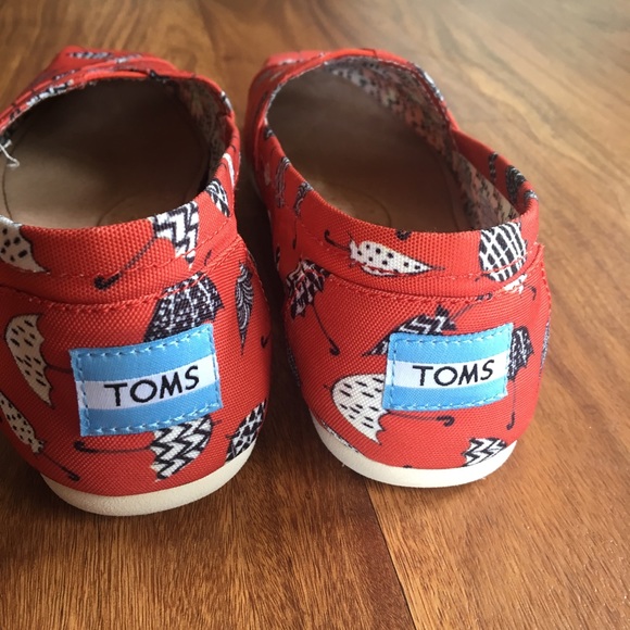 Toms red orange spring rain umbrella print shoes - Picture 5 of 6